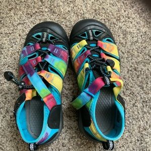 Girls size 3 rainbow tie dye KEEN sandals